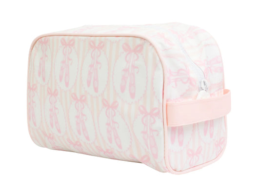THE DOPP KIT IN BALLET